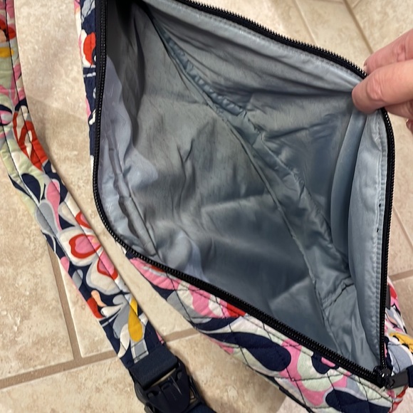 NWOT Vera Bradley swing pack - Picture 5 of 10